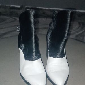 Stylish Black and White Alexander Wang  Women's Boots. Size 6.5